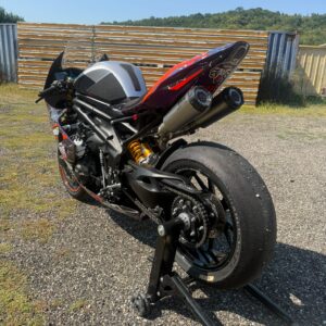 Demi ligne sous selle triumph speed triple 1200 rs